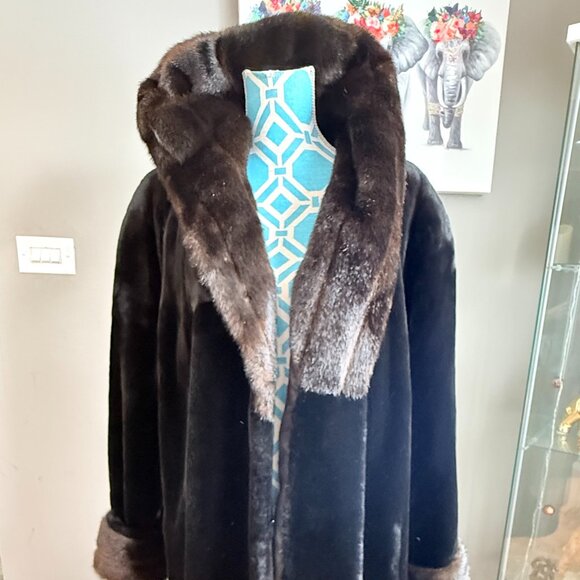 GALLERY WOMENHooded Full Length Faux Fur Coat SIZE 1 X